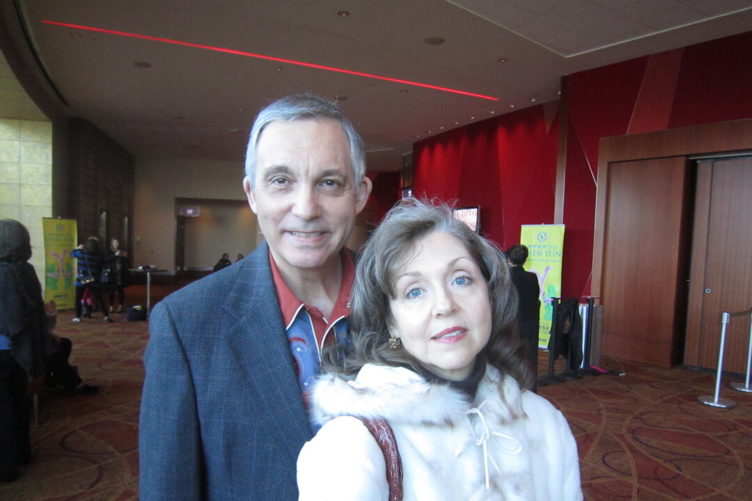Greg and Nancy Schillo enjoyed Shen Yun Performing Arts at the Cobb Energy Performing Arts Centre on Jan 16, 2016. (Roland Ree/Epoch Times)