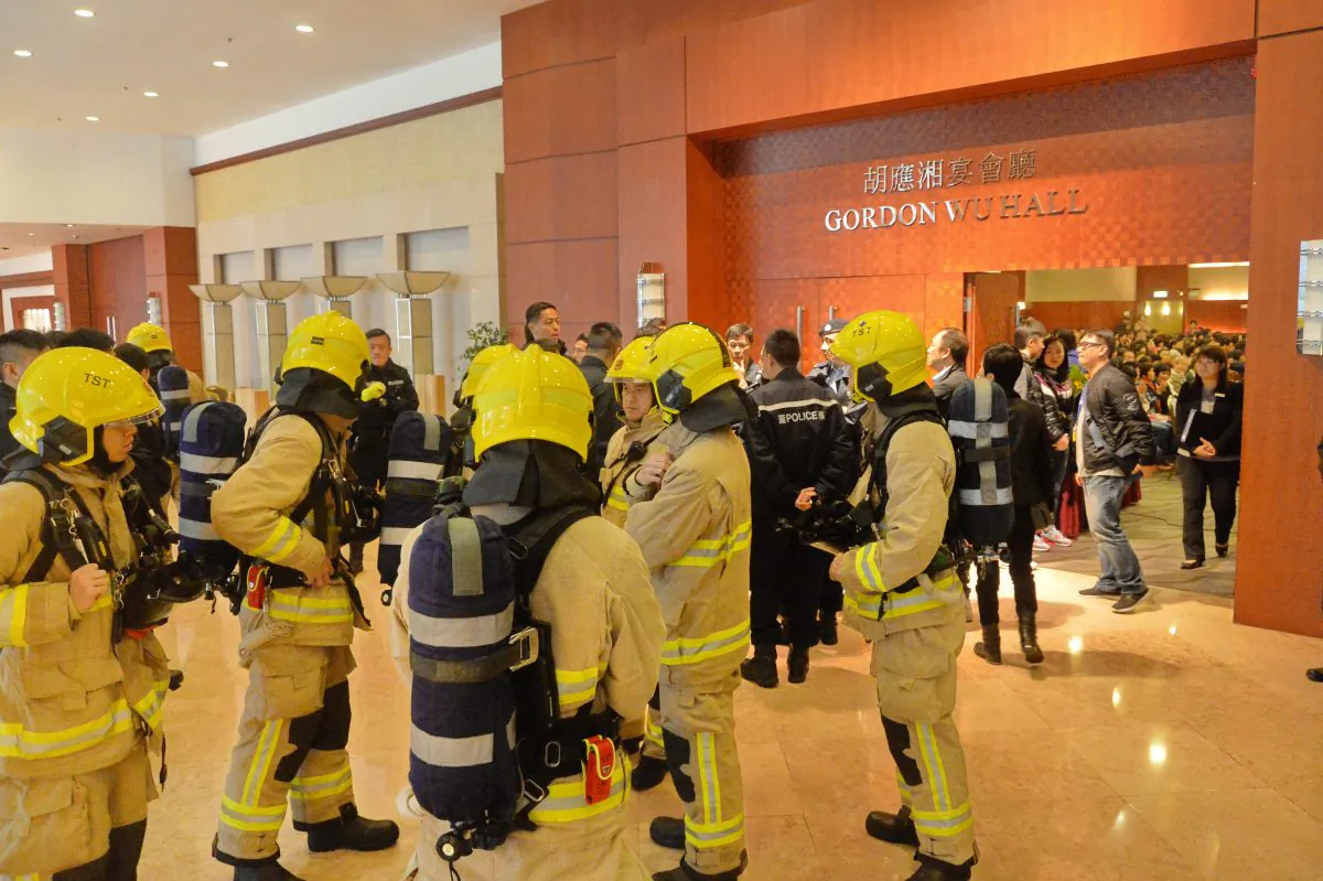 Firefighters and bomb squad arrived at BP International Hotel after a bomb threat which interrupts the 2016 Falun Dafa Cultivation Sharing Conference. (Sung Cheong-lung/Epoch Times)