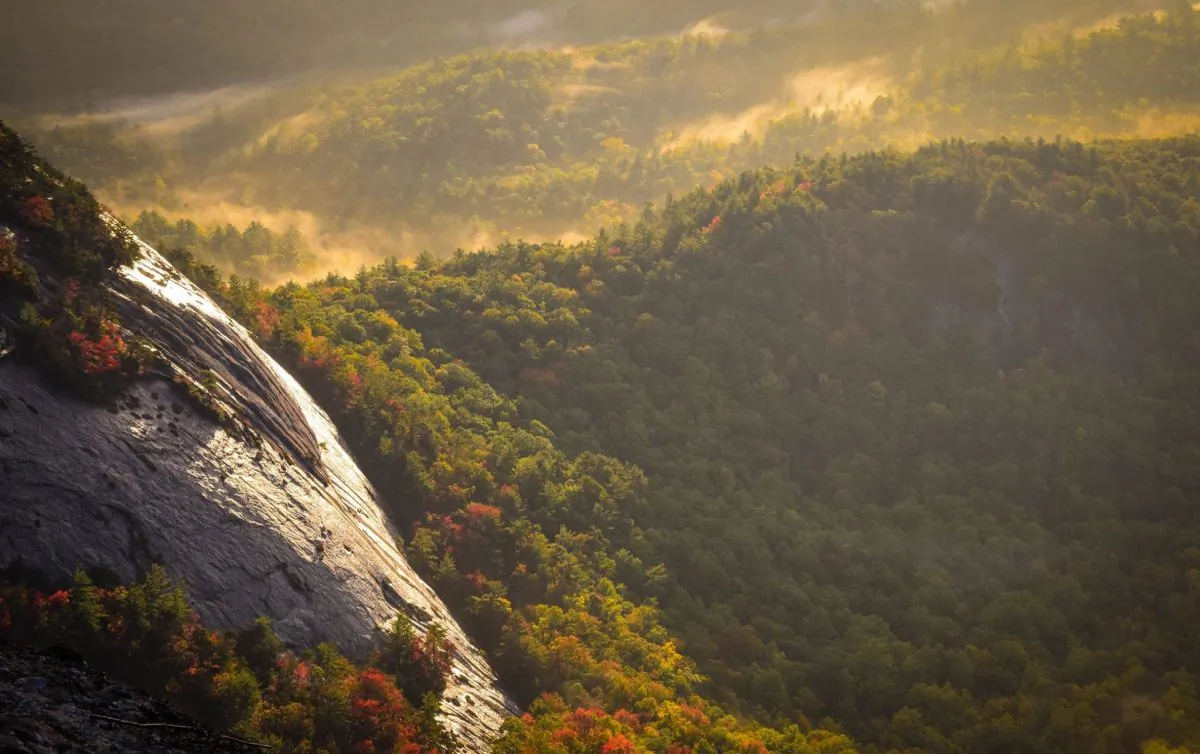 Whiteside Mountain, United States. (Frances Gunn/Unsplash.com, CC SA)