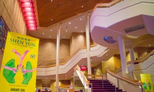 Audience Moved to Tears by Soul-Stirring Erhu and Enchanting Mini-Dramas