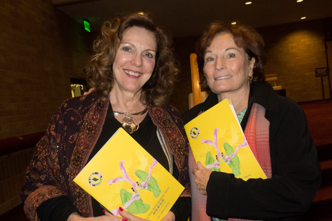 Kit Furey (L) and Ilene Leasure attend Shen Yun Performing Arts at Boise's Morrison Center For The Performing Arts, on Jan. 19, 2016. (Alex Ma/Epoch Times)