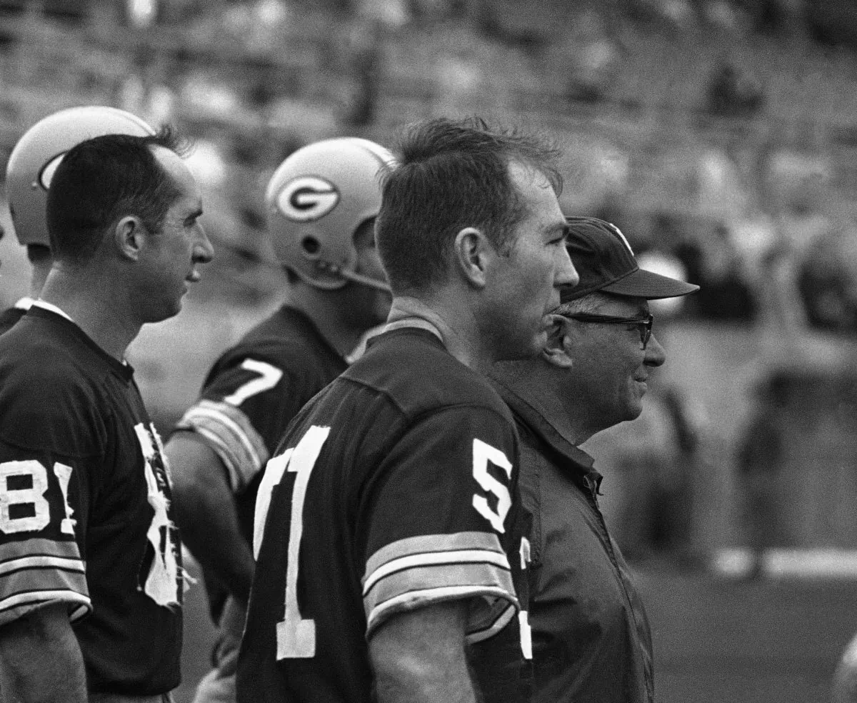 Quarterback Bart Starr guided the Green Bay Packers to their 35 to 10 victory over the Kansas City Chiefs in Super Bowl game. (AP Photo)