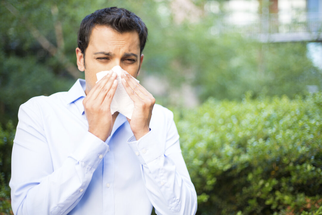 Your sinus troubles may actually be a problem with your lungs.(nandyphotos/iStock)