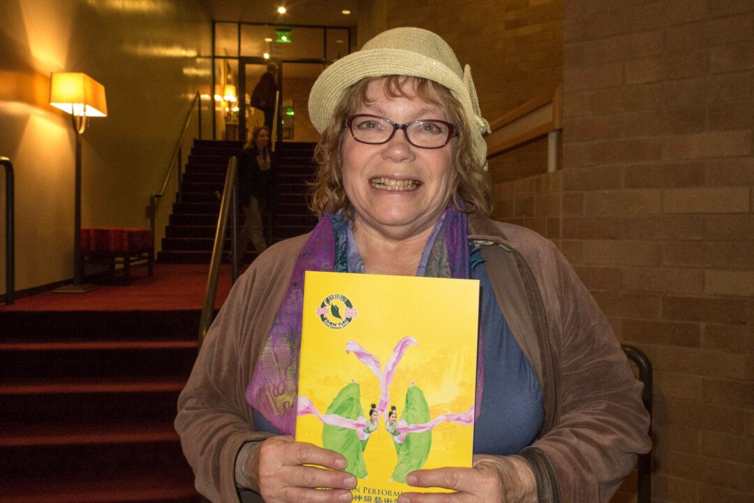Susan Kraft attends Shen Yun Performing Arts at the Morrison Center for the Performing Arts, on Jan. 20, 2016. (Alex Ma/Epoch Times)