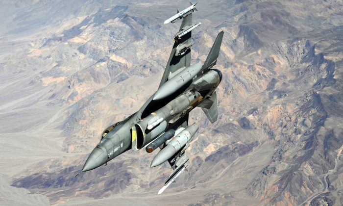 An F-16 Fighting Falcon at Shaw Air Force Base, S.C., on April 28, 2011. (Master Sgt. Kevin J. Gruenwald/U.S. Air Force photo)