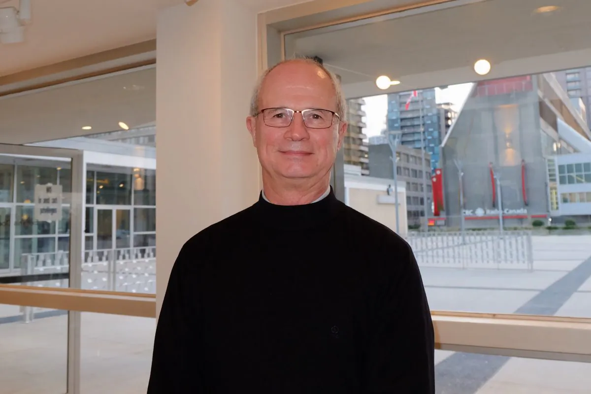 Retired pilot Murray Crosbie at Shen Yun Performing Arts in Vancouver on Jan. 23, 2016. (Jeanne Ouyang/Epoch Times)