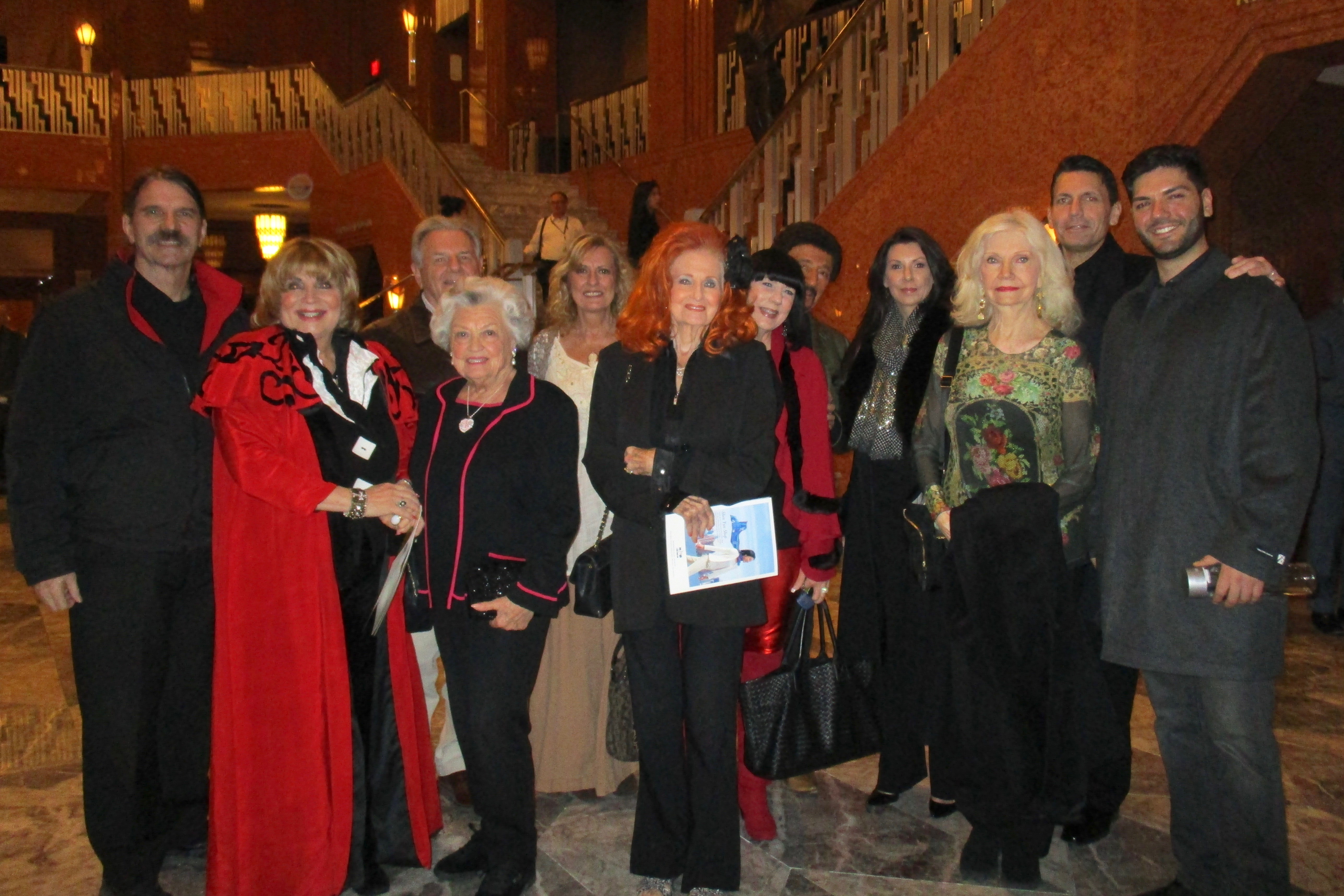 Shen Yun Inspires Former Showgirl to Bring 14 Friends | The Epoch Times