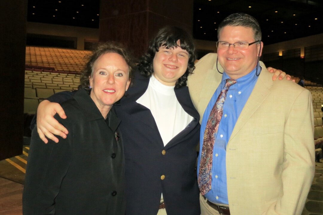 (L-R) Lisa, Jacob, and Patrick Snowman had a wonderful time at the North Charleston Performing Arts Center. They family saw Shen Yun Performing Arts, an event they truly looked forward to. (Sally Sun/Epoch Times)