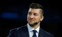 Tim Tebow Dresses as Rocky Balboa to Perform Survivor’s ‘Eye of the Tiger’ on ‘Lip Sync Battle’