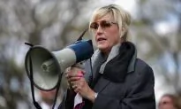 Erin Brockovich Blames Flint Water Crisis on ‘Greed,’ ‘Corruption’