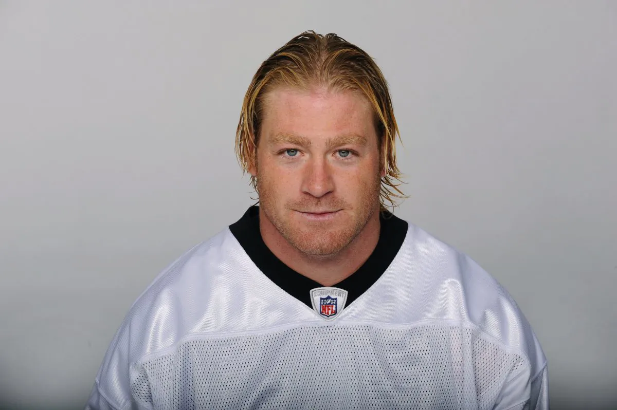 Jeremy Shockey played 10 years in the NFL, going to four Pro Bowls and being named an All-Pro in 2002 with the New York Giants. (NFL Photos/Getty Images) 