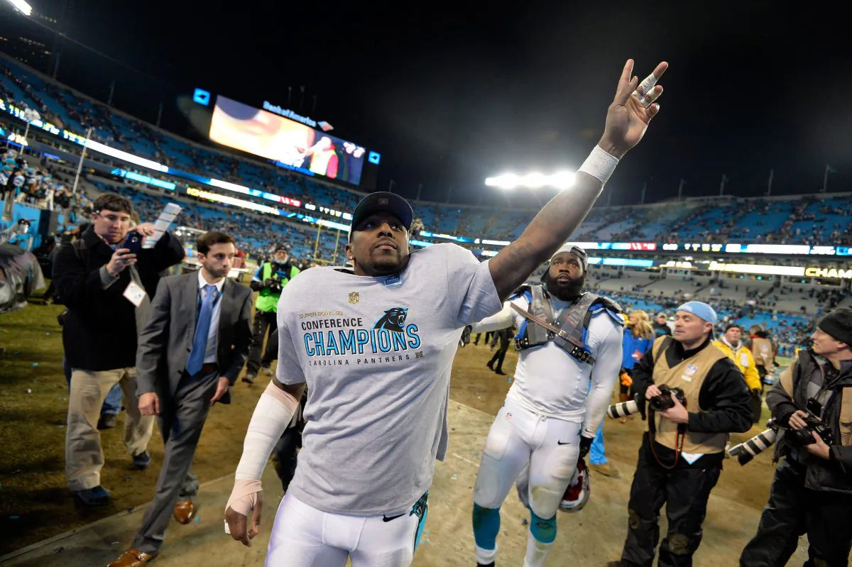 Thomas Davis had seven tackles in the Super Bowl, despite playing with a surgically-repaired arm. (Grant Halverson/Getty Images)