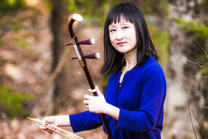 Erhu virtuoso Qi Xiaochun. (Samira Bouaou/Epoch Times)