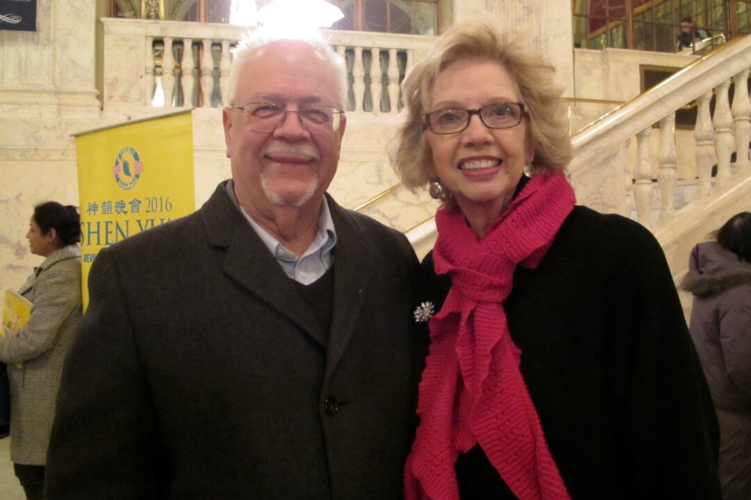 Dan Brookes and Gwin Cook loved the beauty of Shen Yun Performing Arts. (Gary Du/Epoch TImes)