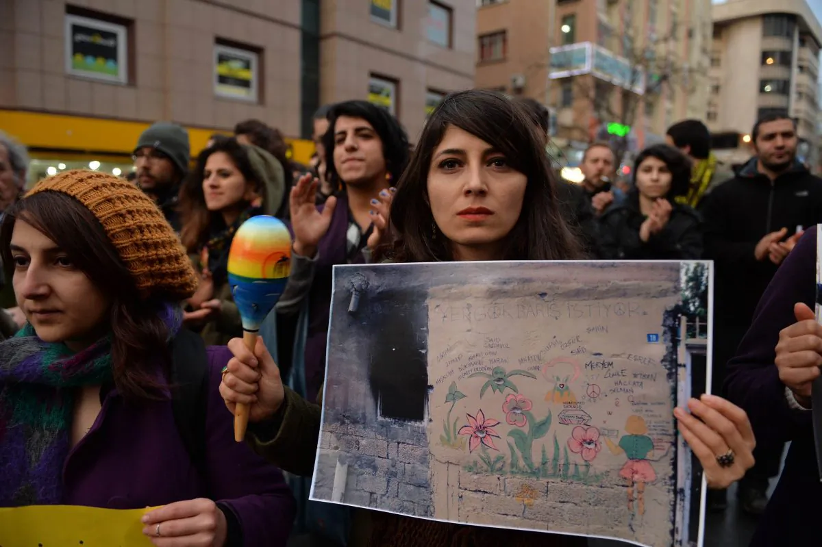 Members of leftist groups rally to call for an end to the violence between security forces and Kurdish militants in the southeast of Turkey, in Ankara, on February 13, 2016. / AFP / ADEM ALTAN (Photo credit should read ADEM ALTAN/AFP/Getty Images)