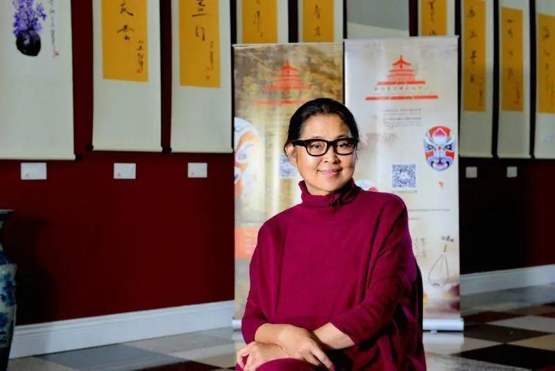 Ni Ping, a former CCTV host and award-winning actress, poses for photos at her painting and calligraphy exhibition in Vancouver on Feb. 12, 2016. (Xinhua)