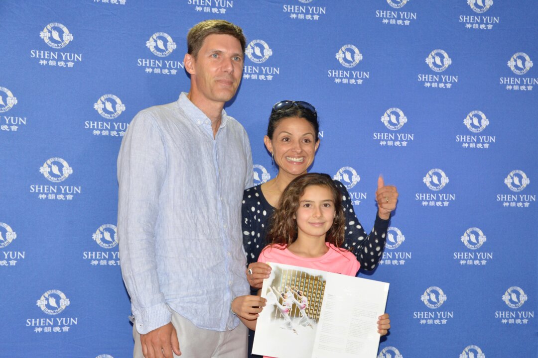 Andrew and Maria Reeves with daughter, Elena, enjoy Shen Yun at Auckland's ASB Theatre, on Feb. 13, 2016. (Courtesy of NTD Television)