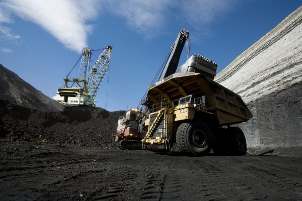 Drag line and coal haul truck at North Antelope Rochelle Mine, Wyoming. (Peabody Energy/Wikimedia, CC BY)
