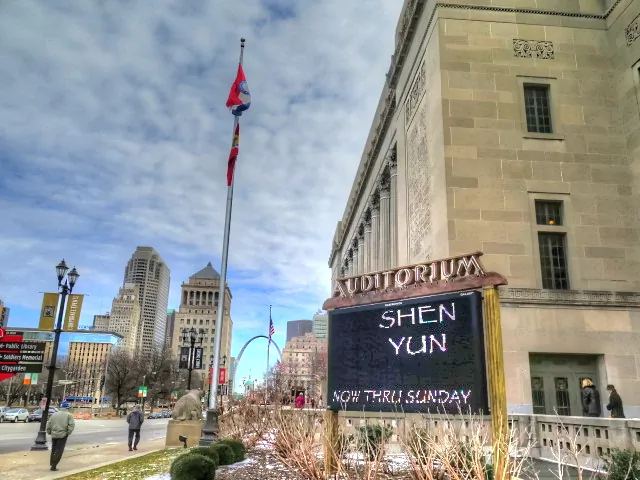 Shen Yun Performing Arts performance and the architectural design of the Peabody Opera House in St. Louis monuments are intended to be beautiful and grand. (Cat Rooney/Epoch Times)