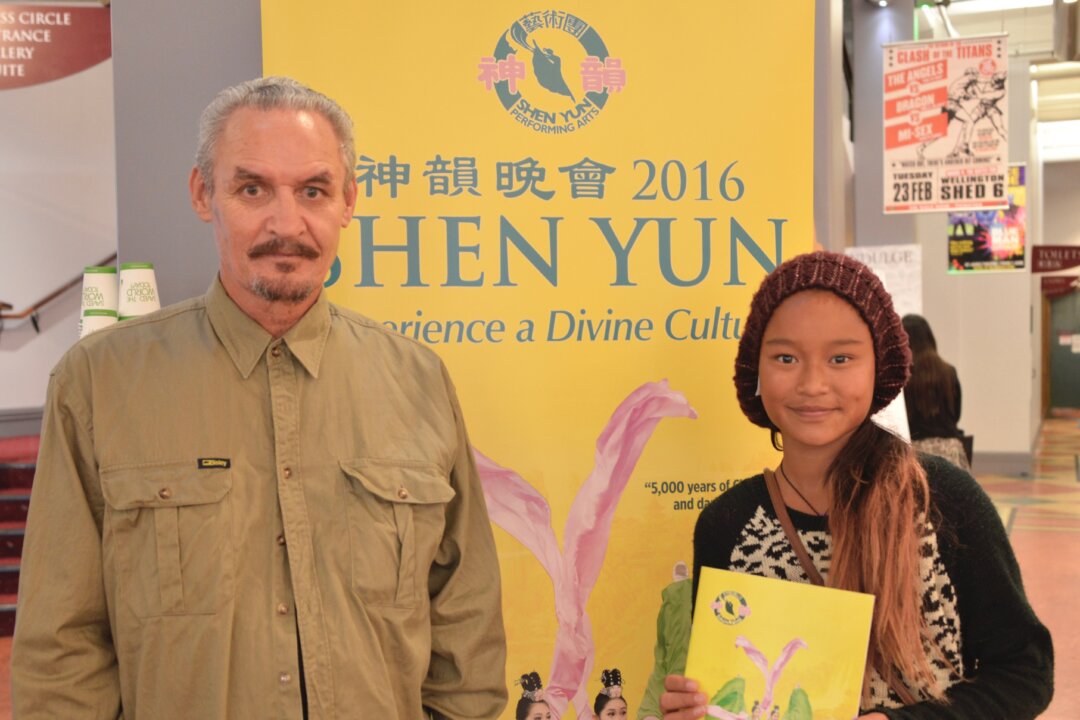 Piripi Gray and his granddaughter after Shen Yun at St. James Theatre, Feb. 17, 2016. (Jamie Qiu/Epoch Times)