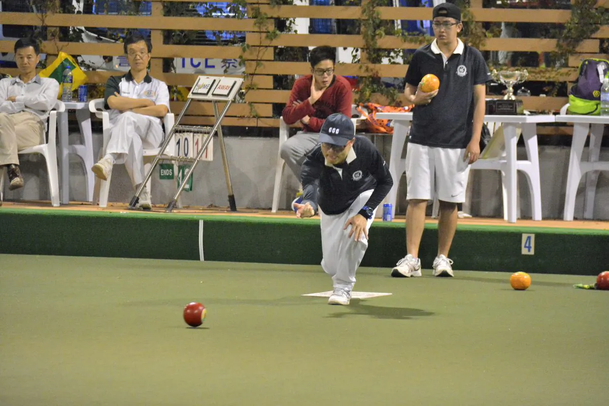 In a battle between two Craigengower Cricket Club members, Hong Kong international Stanley Lai (delivering) defeated the reigning Hong Kong International Bowls Classic champion Jordi Lo to take his first National Knock-out Singles on Saturday, Feb 13, 2016. (Stephanie Worth)