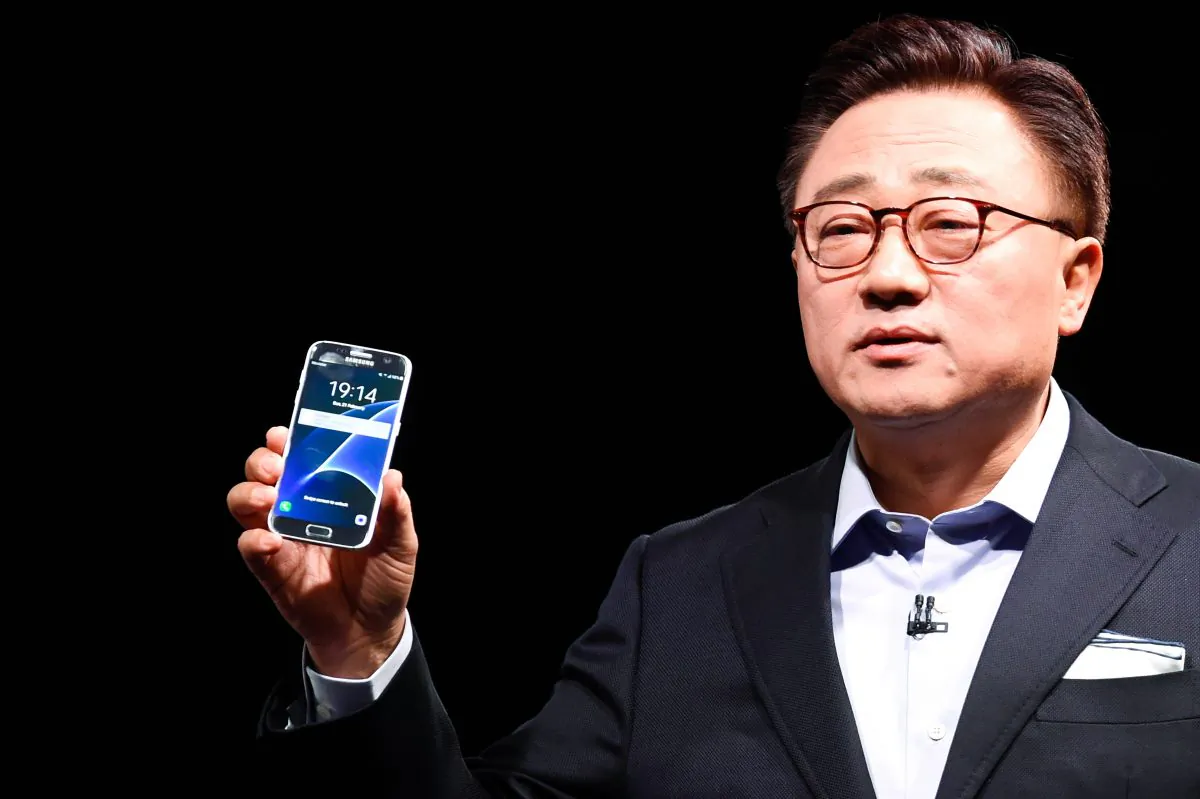 President of Mobile Communications Business of Samsung DJ Koh presents the new Samsung Galaxy S7 and Samsung Galaxy S7 edge on February 21, 2016 in Barcelona, Spain. (David Ramos/Getty Images)