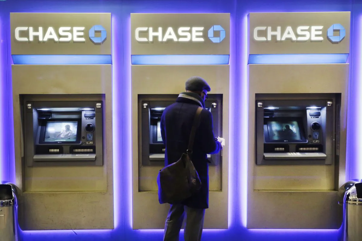 A customer uses an ATM at a branch of Chase Bank in New York on Jan. 14, 2015. (AP Photo/Mark Lennihan)