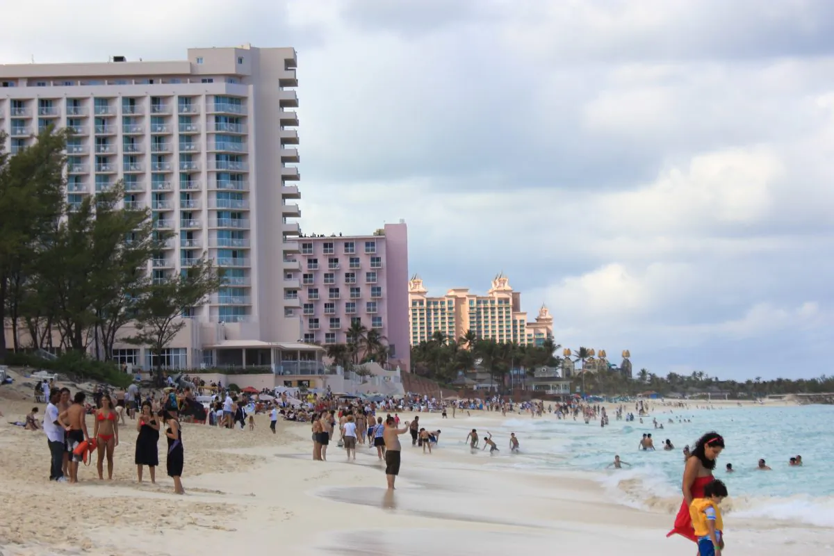 Beach with atlantis resort
(Photos by Wibke Carter)