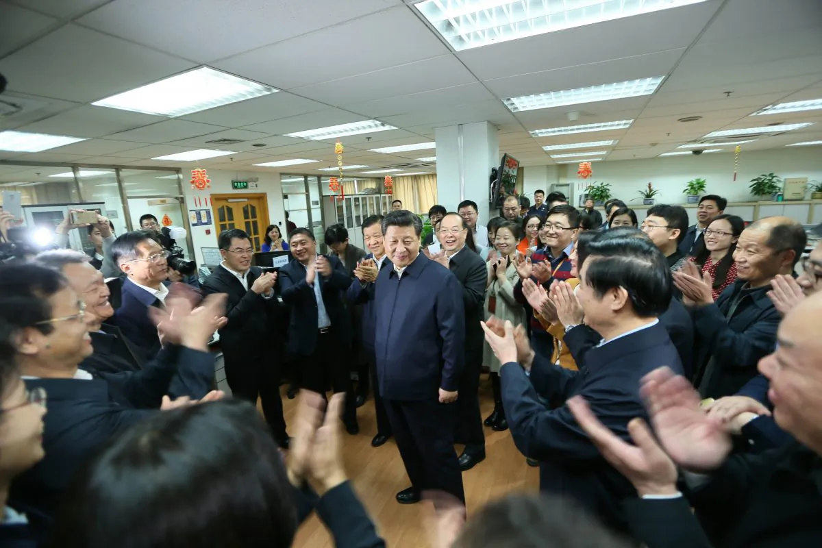 Chinese leader Xi Jinping (C) talks with editors in the general newsroom of the People's Daily in Beijing on Feb. 19, 2016. (Lan Hongguang/Xinhua via AP) 