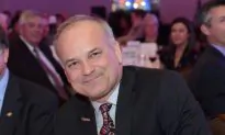 BC Mayor Wears Same Suit to Every Meeting for 15 Months as Social Experiment