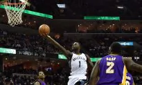 Watch: Memphis’ Lance Stephenson Attempts Layup While Falling to the Floor