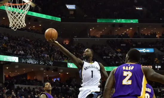 Watch: Memphis’ Lance Stephenson Attempts Layup While Falling to the Floor