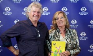 Eltham Artists, Jenni Mitchell and Mervyn Hannan, Captivated by Shen Yun