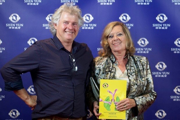 Eltham Artists, Jenni Mitchell and Mervyn Hannan, Captivated by Shen Yun