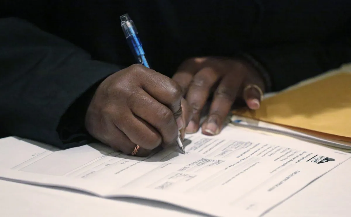 A job seeker fills out an application during a National Career Fairs job fair in Chicago on April 22, 2015. (AP Photo/M. Spencer Green)