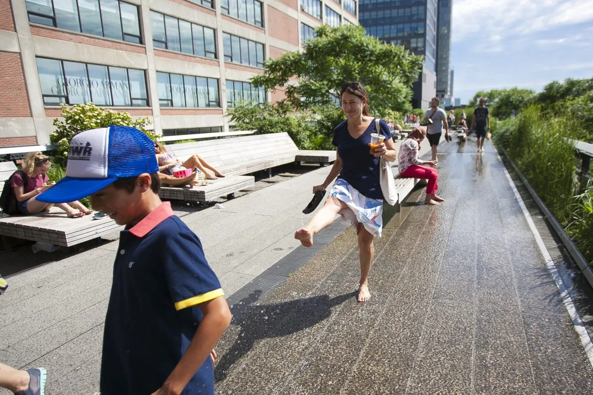 Visitors splash in the sun on the High Line in New York City. (Samira Bouaou/Epoch Times)