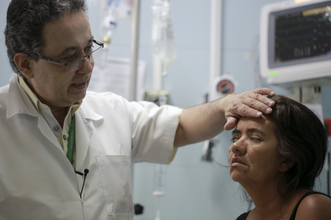 Zulay Balza fails to close her eyes as neurologist Jairo Lizarazo tests her facial muscles at the Erasmo Meoz Hospital in Cucuta, Colombia, on Feb. 11, 2016. (AP Photo/Ricardo Mazalan)