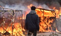 Clashes Erupt as French Police Dismantle ‘Jungle’ Migrant Camp in Calais