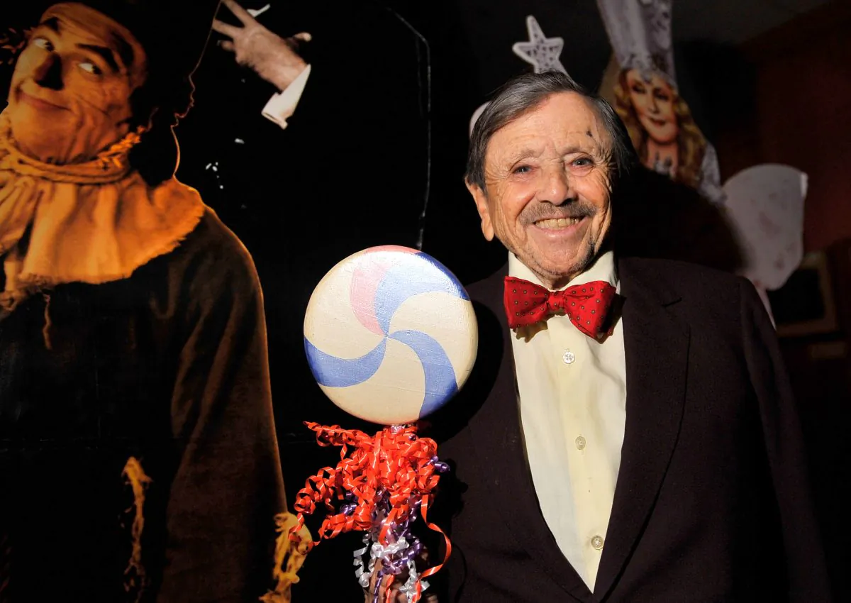 Actor Jerry Maren attends the AMPAS Screening Of "The Wizard Of Oz" at AMPAS Samuel Goldwyn Theater on August 3, 2009 in Beverly Hills, California.  (Photo by Charley Gallay/Getty Images)