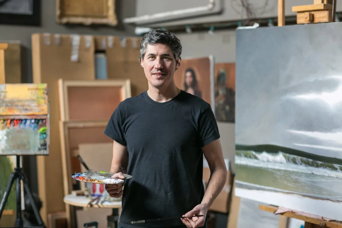 Painter Edward Minoff works in a studio in downtown New York on Feb. 18, 2016. (Benjamin Chasteen/Epoch Times)
