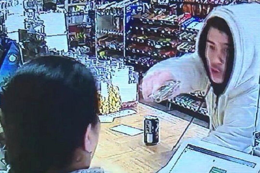Watch: Cashier Totally Turns the Tables Against Armed Robber | The ...