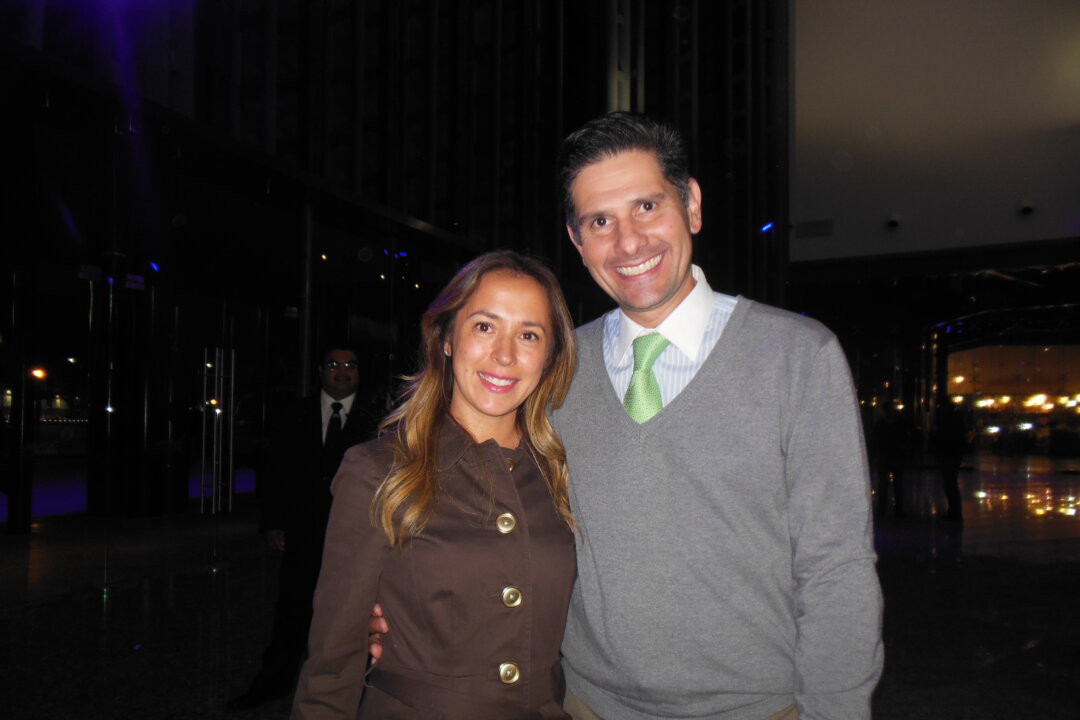 Jerry García and his wife Leslie Ortiz at the Shen Yun performance at the Metropolitan Auditorium in Puebla, Mexico on March 1, 2016. (Sherry Dong/Epoch Times)