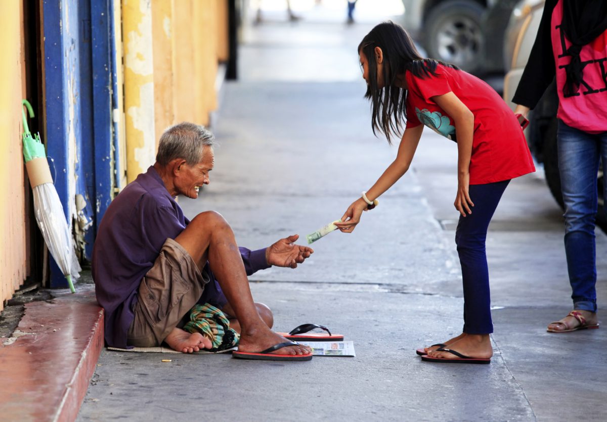 NextImg:The Difference Between Direct and Indirect Help to the Poor