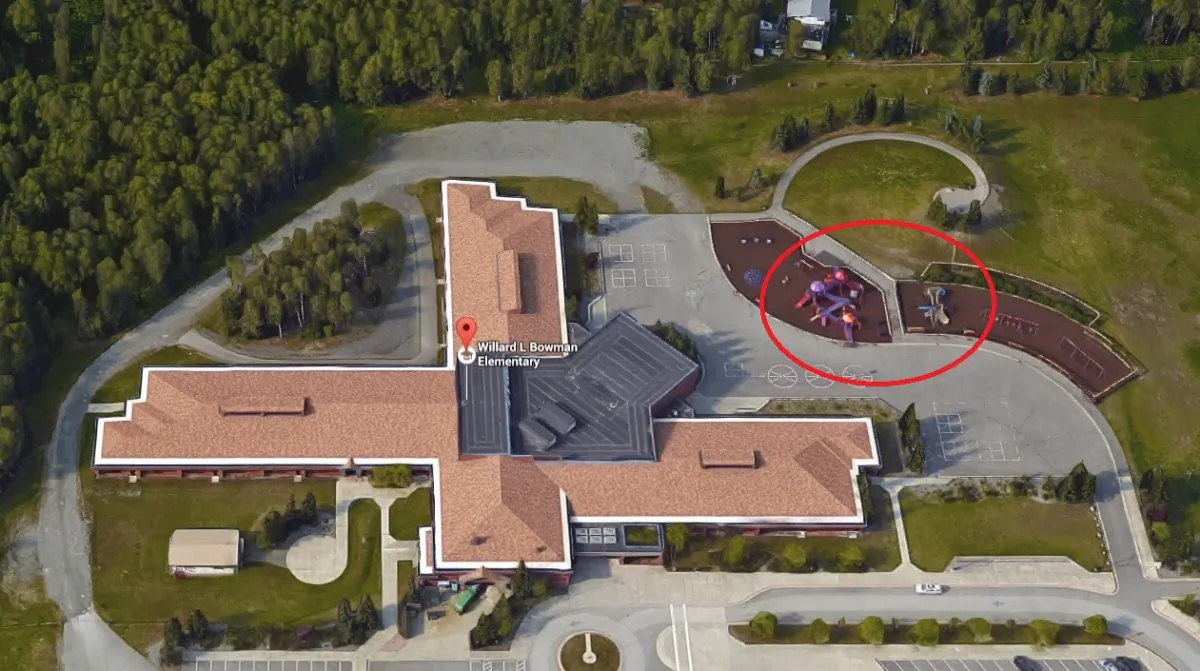 Bowman Elementary School in Anchorage, Alaska with the playground marked. (Screenshot of Google Maps/Mark by Epoch Times)