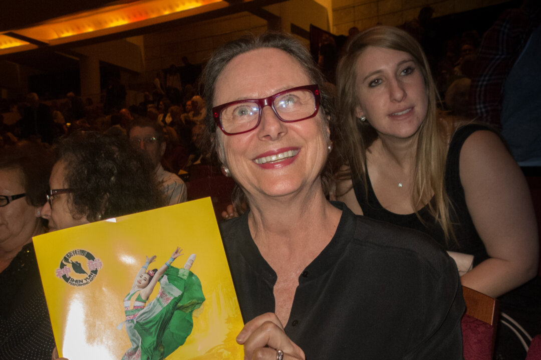 Lindsey Leavell saw beauty in every gesture in Shen Yun Performing Arts on March 6, 2016. (AlexMa/Epoch Times)