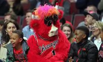 E’Twaun Moore: Video Shows Boy Cheering as Bulls Guard Sinks Free Throws to Win McDonald’s for Fans
