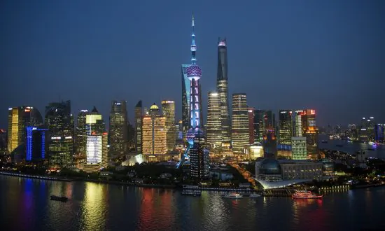 China Foreign Investment Law  to Treat Foreign and Domestic Companies Equally; Expert Disagrees