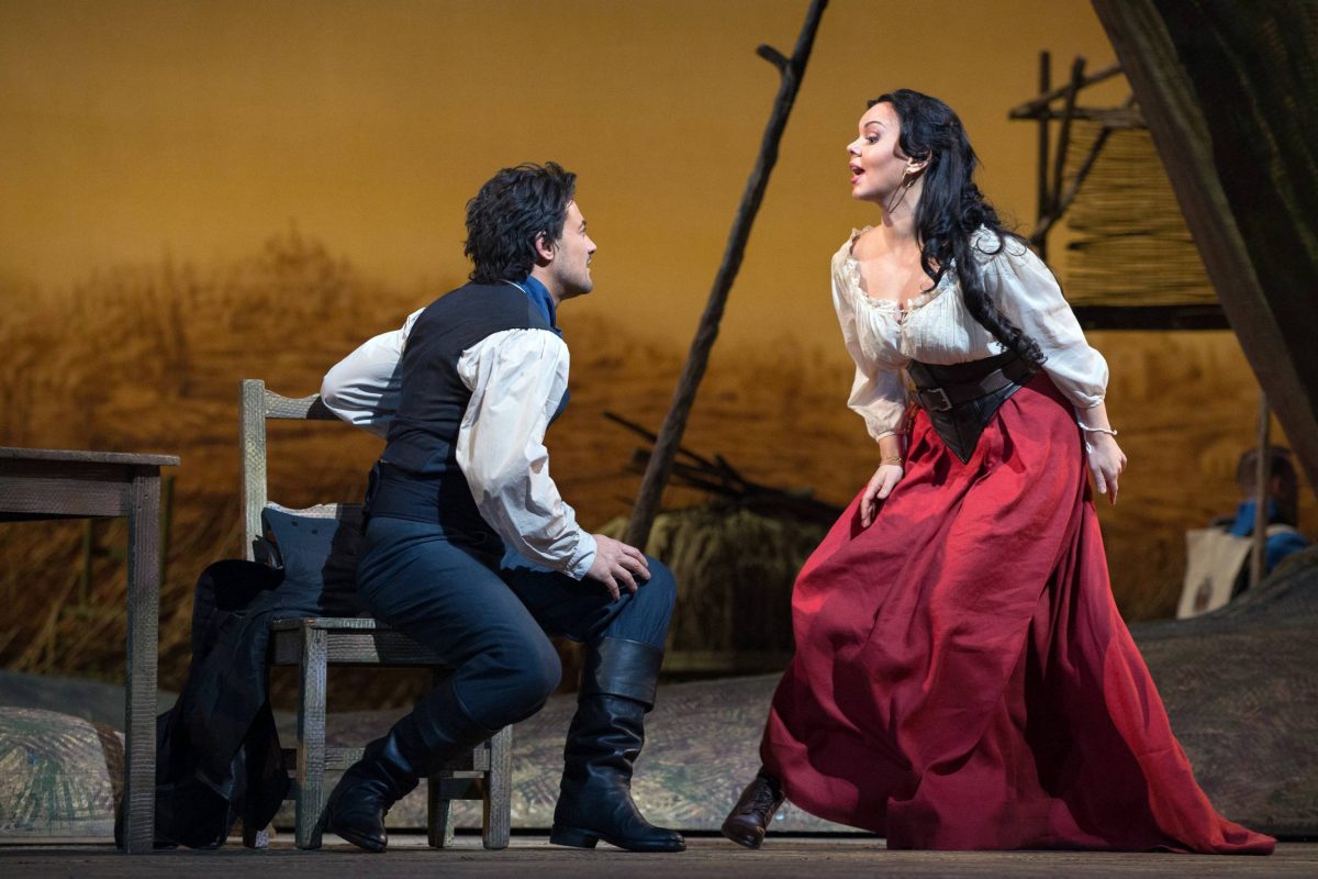 Vittorio Grigolo as Nemorino and Aleksandra Kurzak as Adina in Donizetti’s L’Elisir d’Amore. (Marty Sohl/Metropolitan Opera)