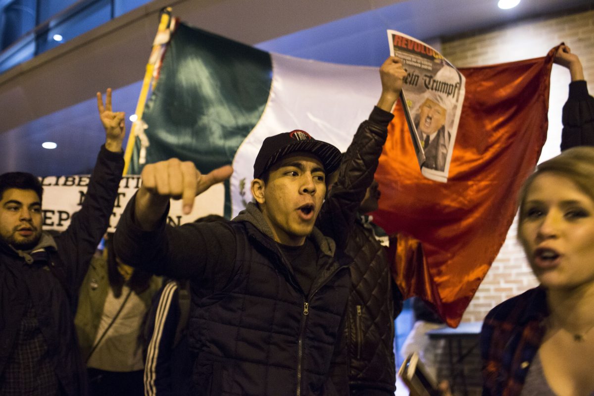 Video Kansas Police Use Pepper Spray at Trump Rally
