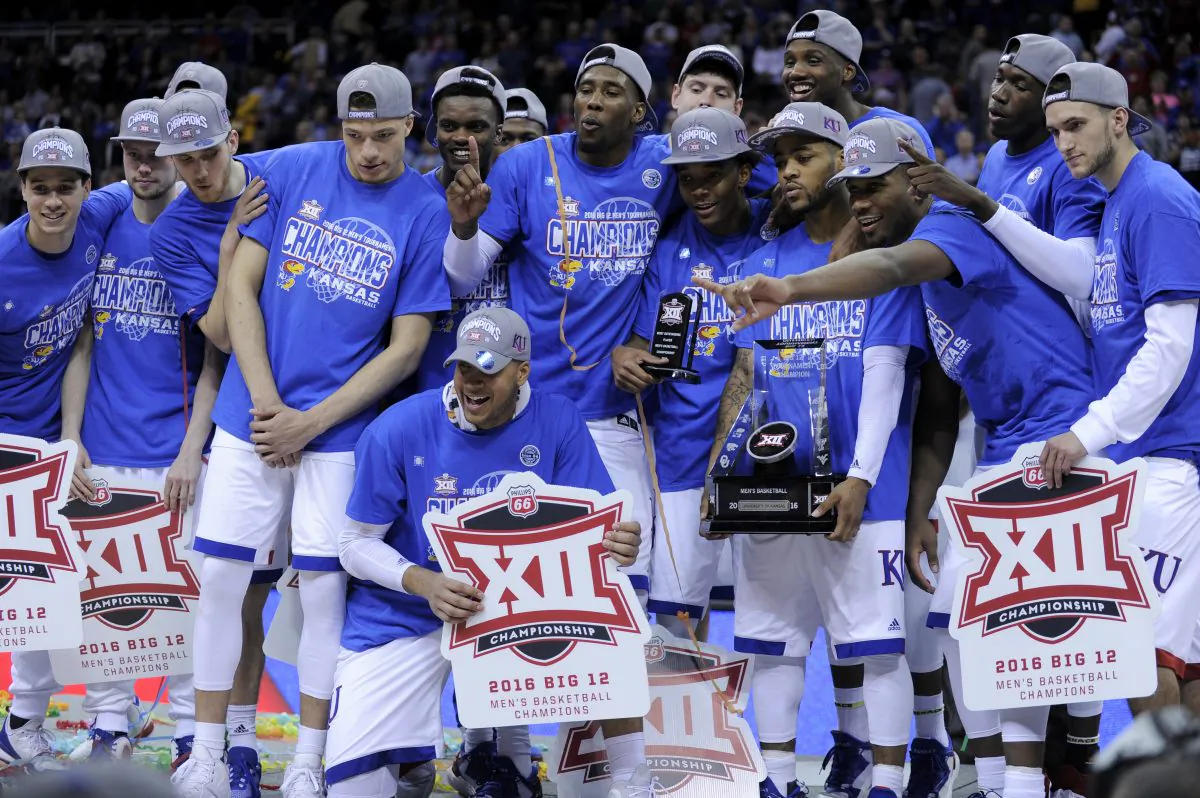 The top-ranked Kansas Jayhawks have won 14 straight games and carry a 30–4 record into the NCAA Tournament. (Ed Zurga/Getty Images)